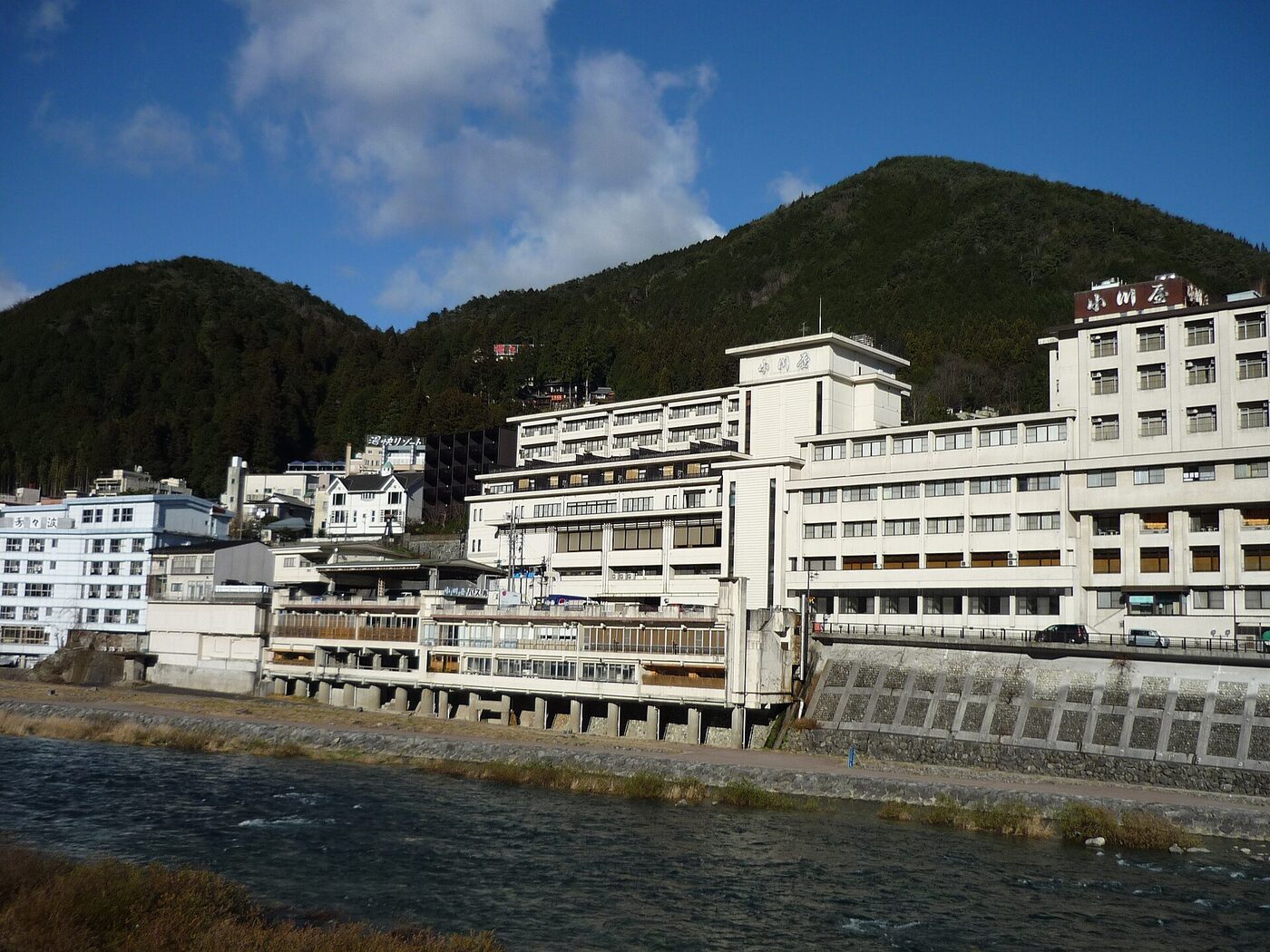 Experience Autumn's Fiery Colors and Fuji's Majesty at Kawaguchiko Onsen
