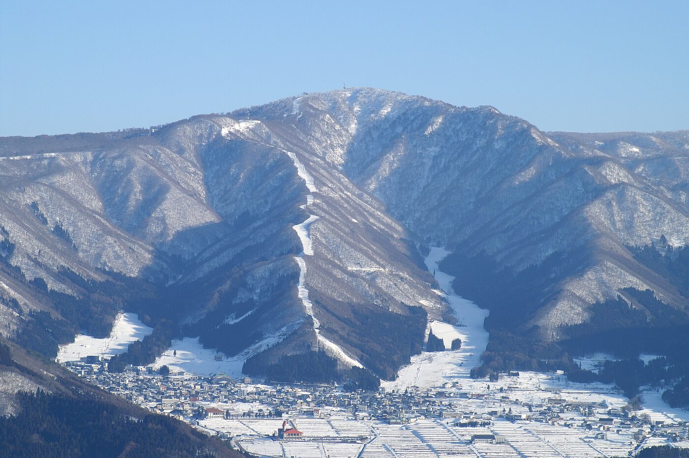 Ski and Soak: Your Perfect Day in Nozawa Onsen
