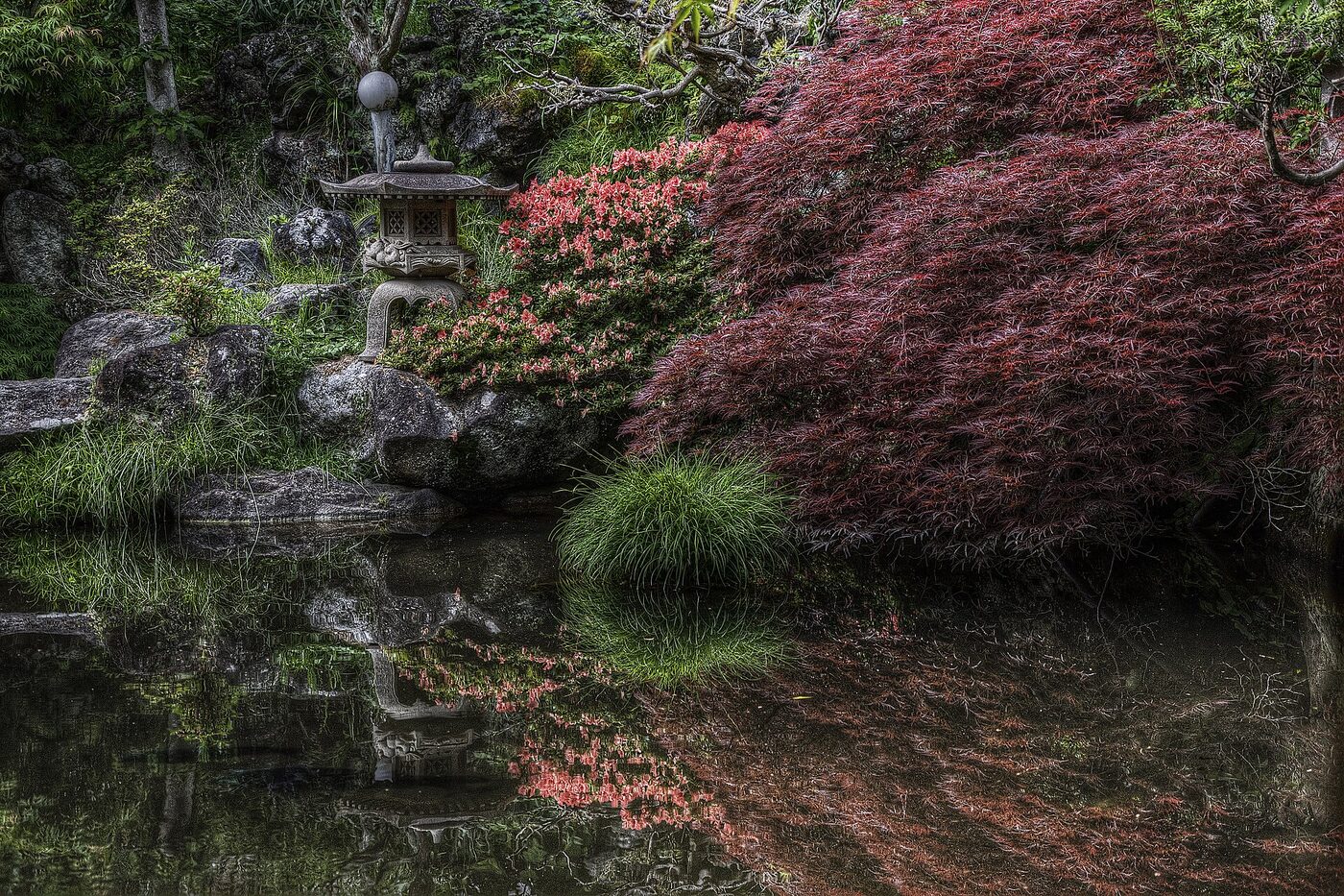 Experience Autumn's Fiery Colors and Fuji's Majesty at Kawaguchiko Onsen