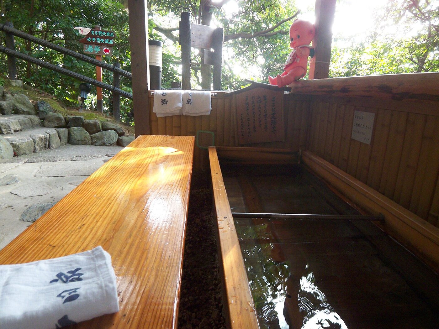 Travel Lightly: How Luggage Forwarding to Your Ryokan Works in Japan